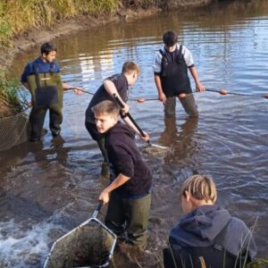Travaux pratiques à la pisciculture de Corancy
